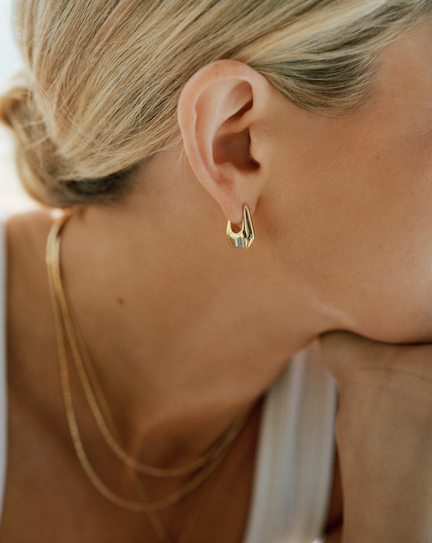 Small Hoop Earrings in 18k Gold Vermeil 1