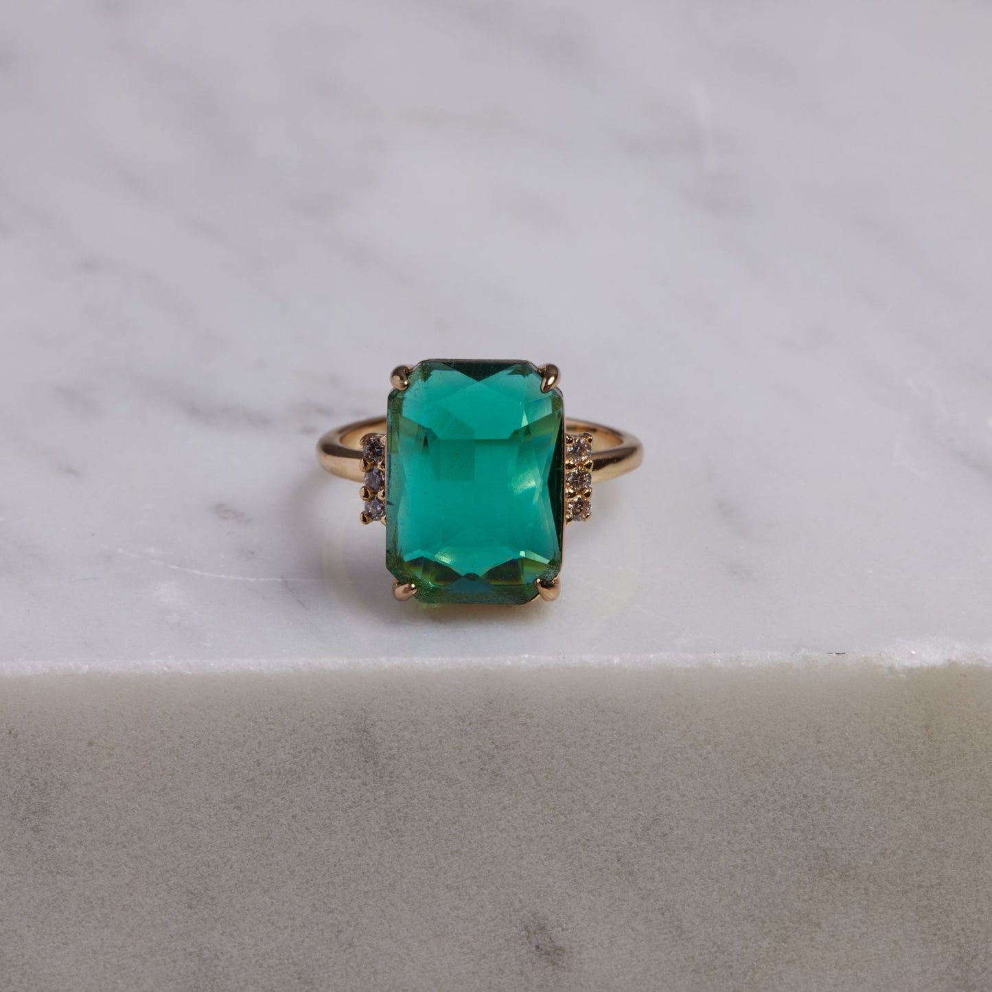 Bold Green Statement Ring for Stylish Looks