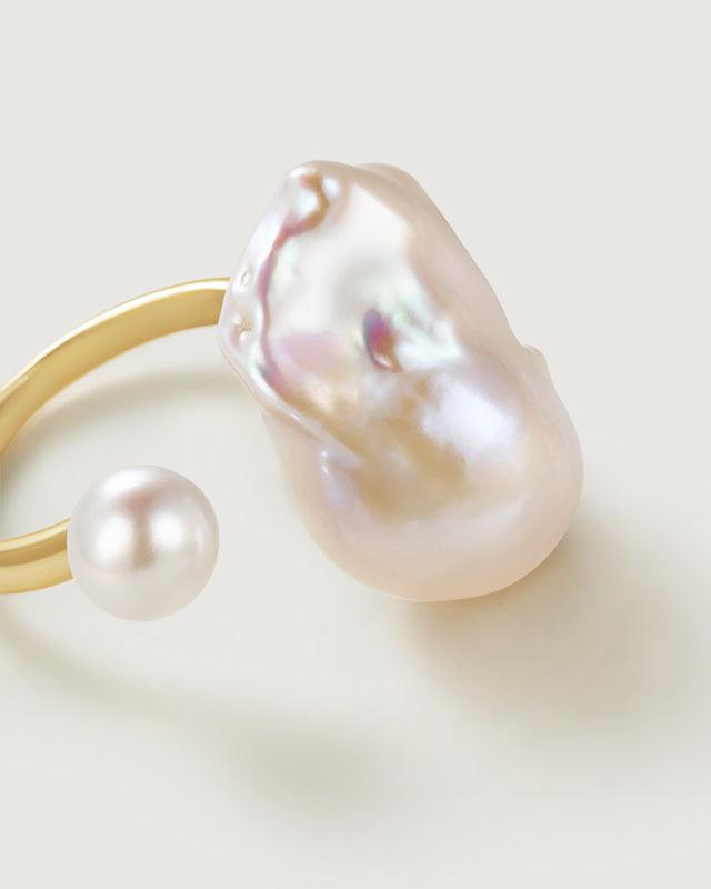 Delicate Pearl Ring with Micro Dew Design