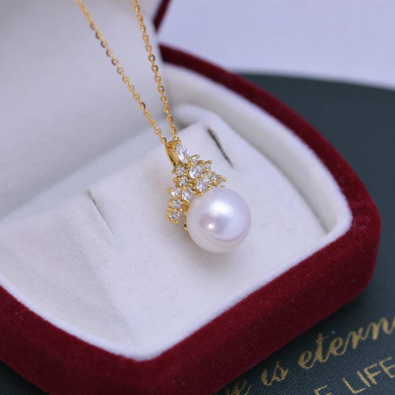 Freshwater Pearl and Queen Pendant Necklace 10-11mm