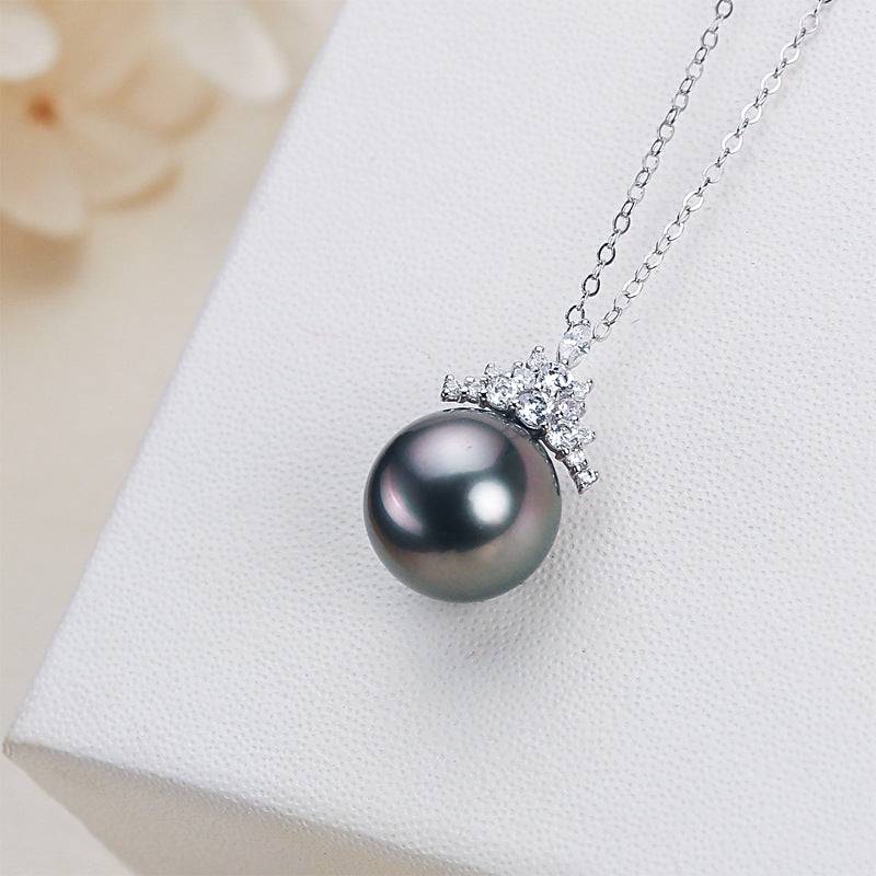 Tahitian Pearl and Queen Pendant Necklace 10-11mm