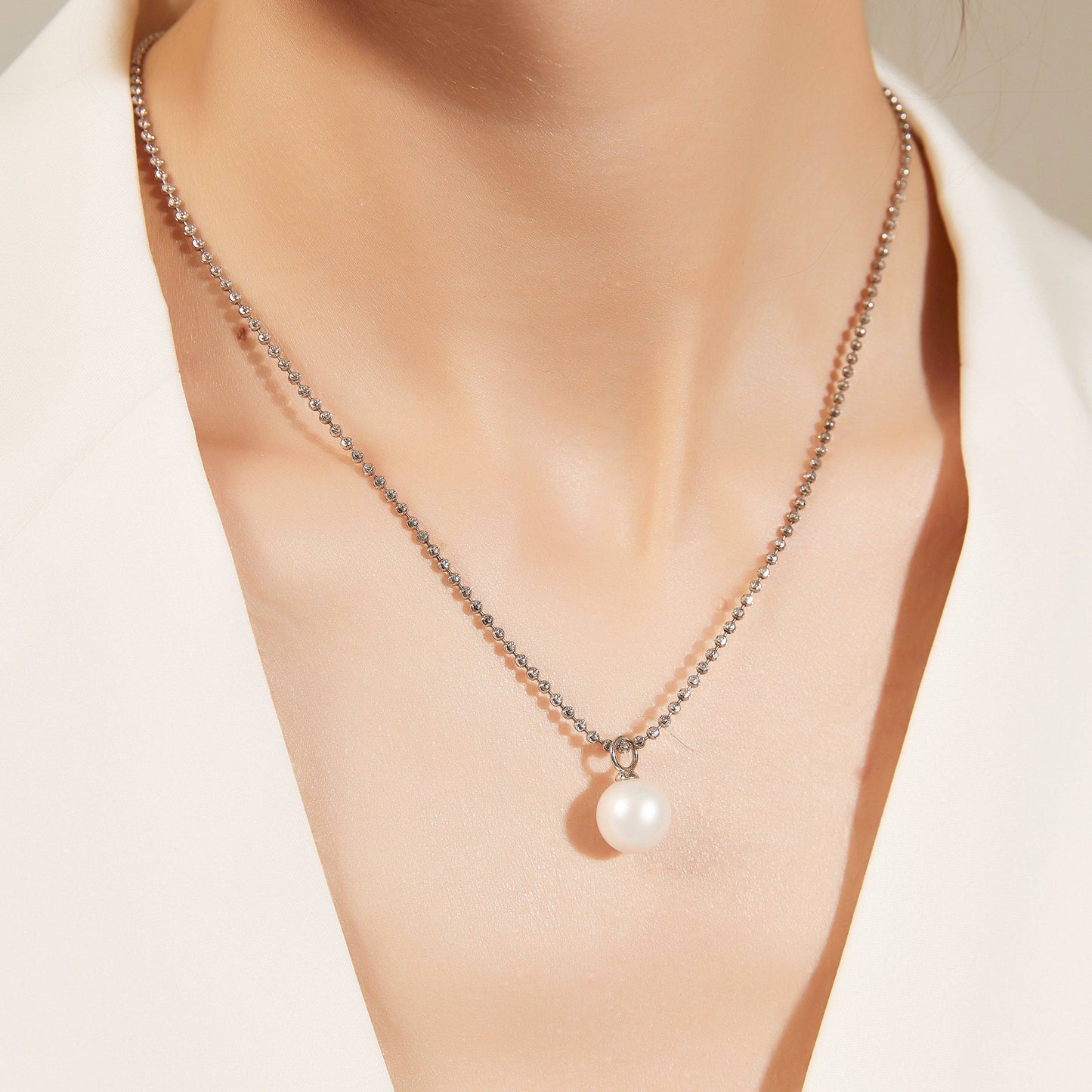 Freshwater Pearl and Silver Chain Pendant Necklace