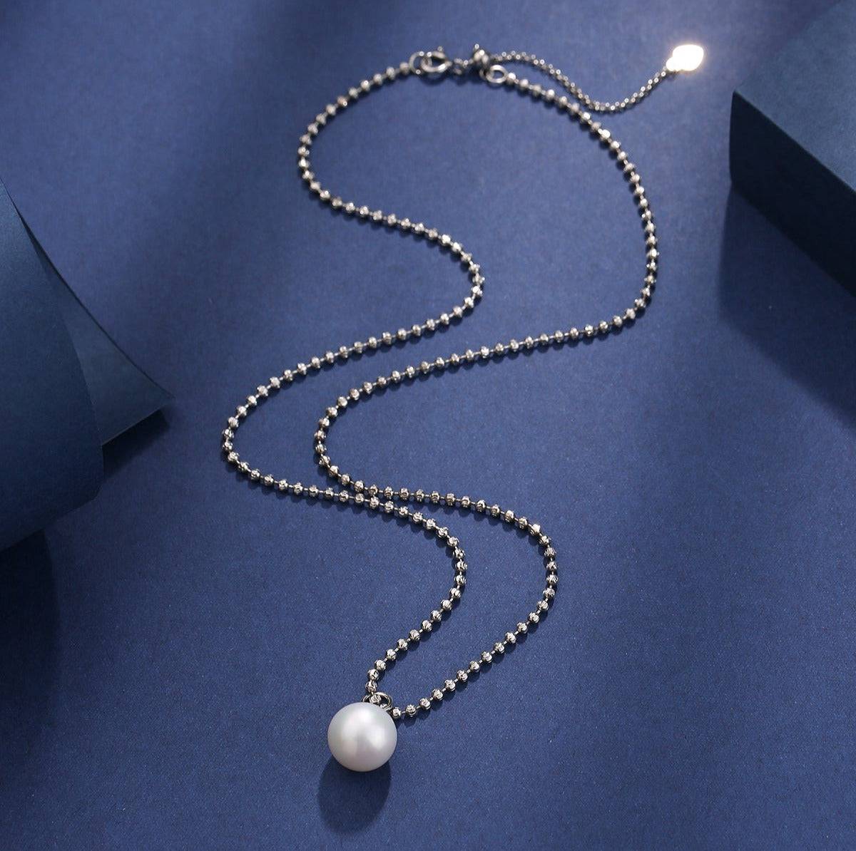 Freshwater Pearl and Silver Chain Pendant Necklace