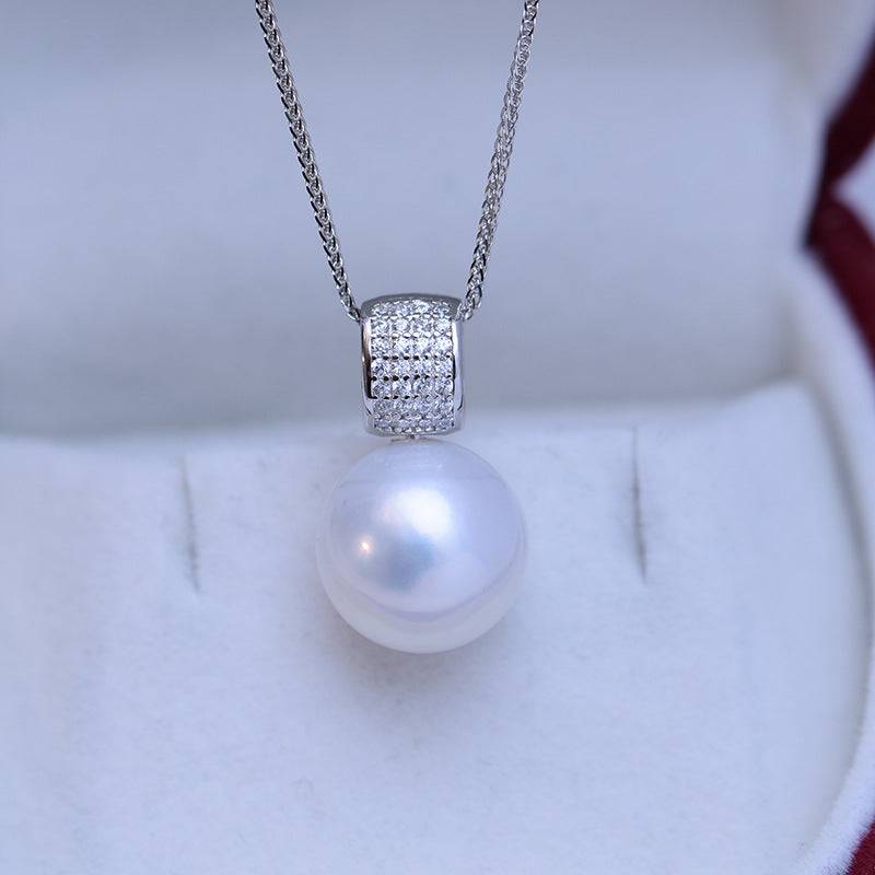 Freshwater Pearl Pendant Necklace 11 to 12 Millimeters