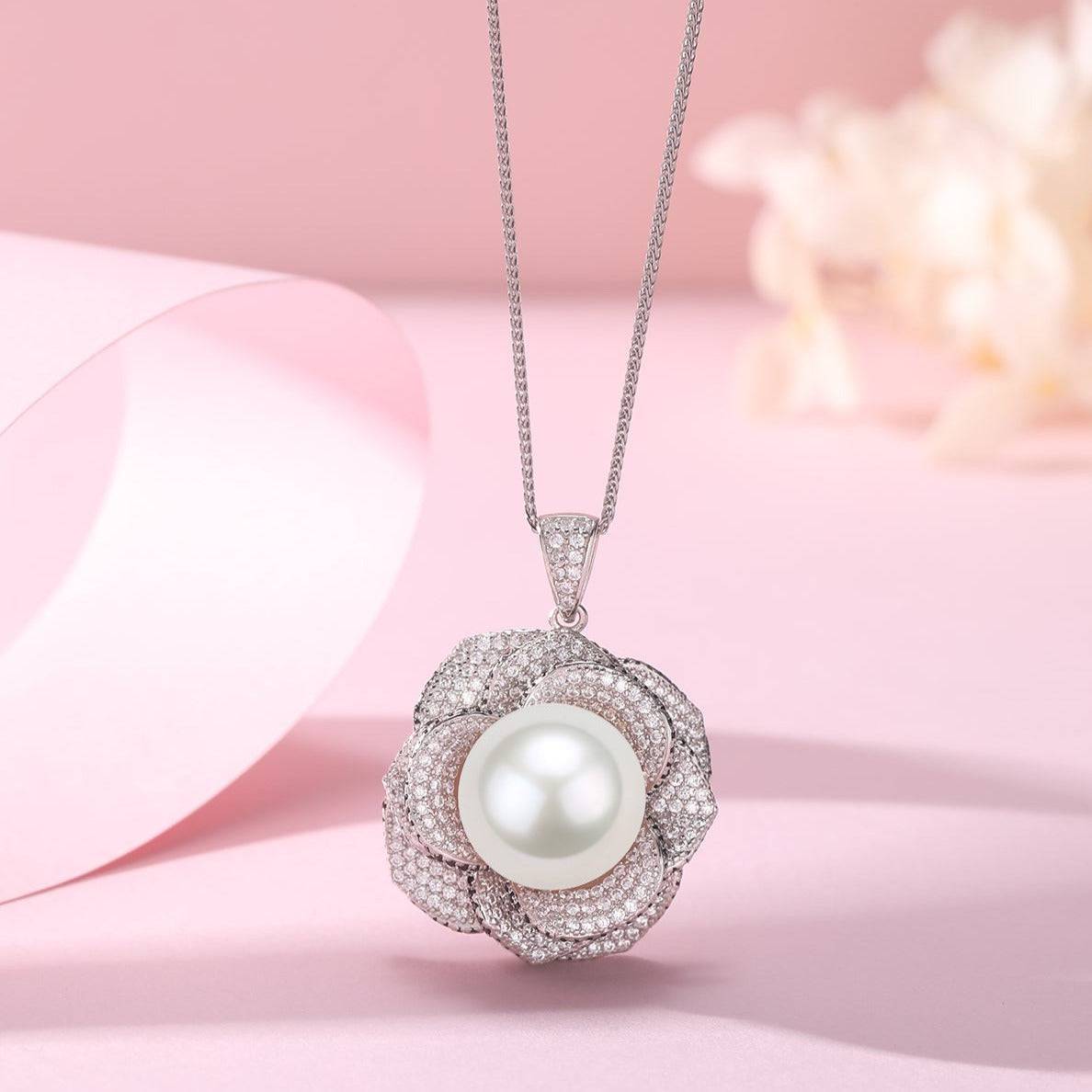 Freshwater Pearl Floral Pendant Necklace in Silver