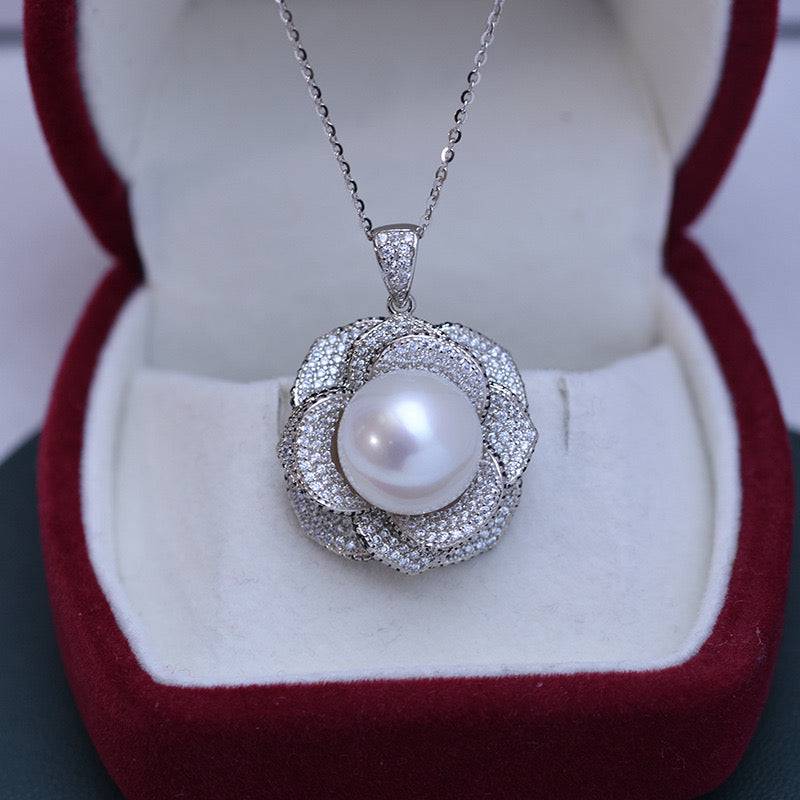 Freshwater Pearl Floral Pendant Necklace in Silver