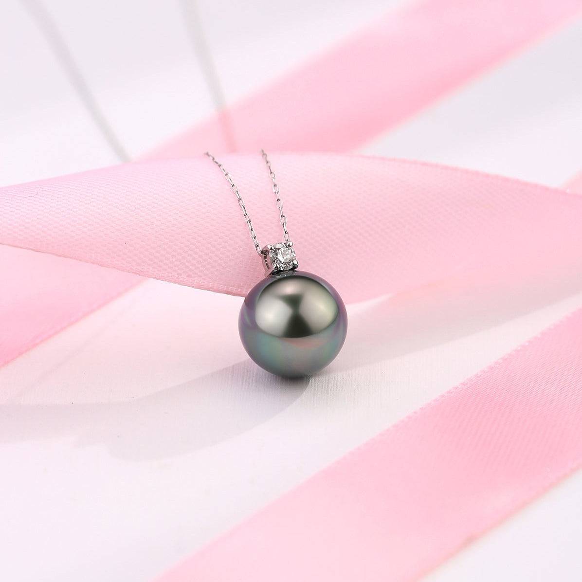 Tahitian Pearl and Diamond Pendant Necklace in 18K Gold