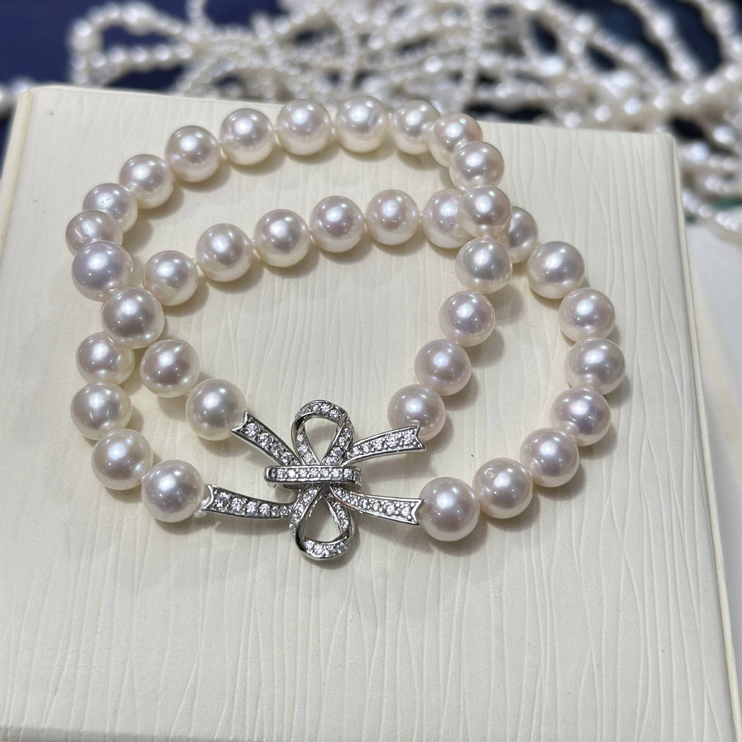 White Freshwater Pearl Necklace and Bracelet Set 1