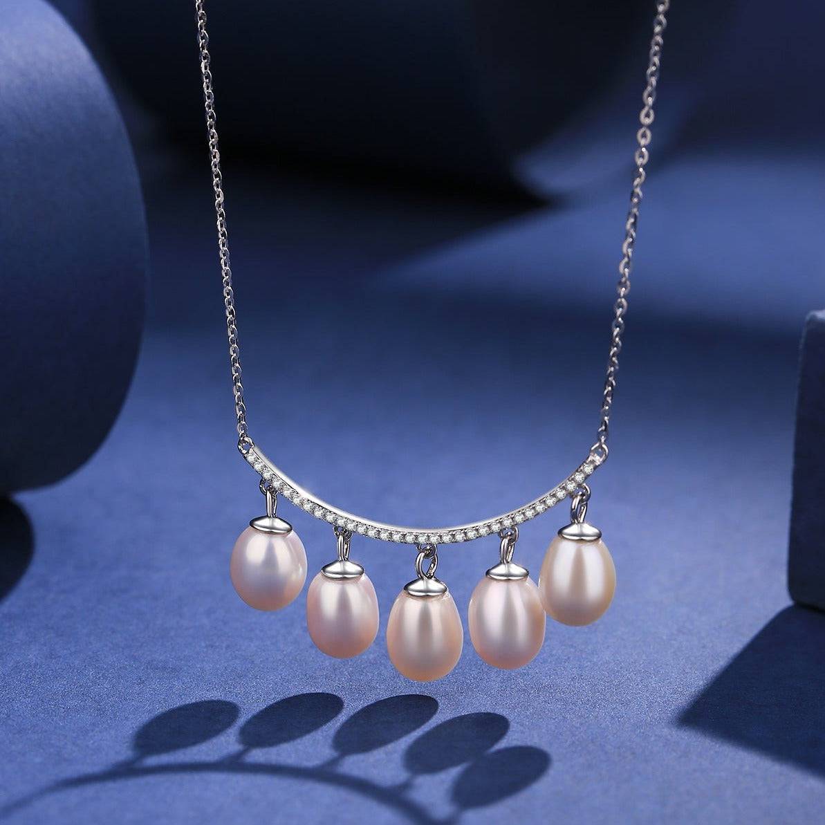 Drop Pearl Pendant Necklace with Smile Design