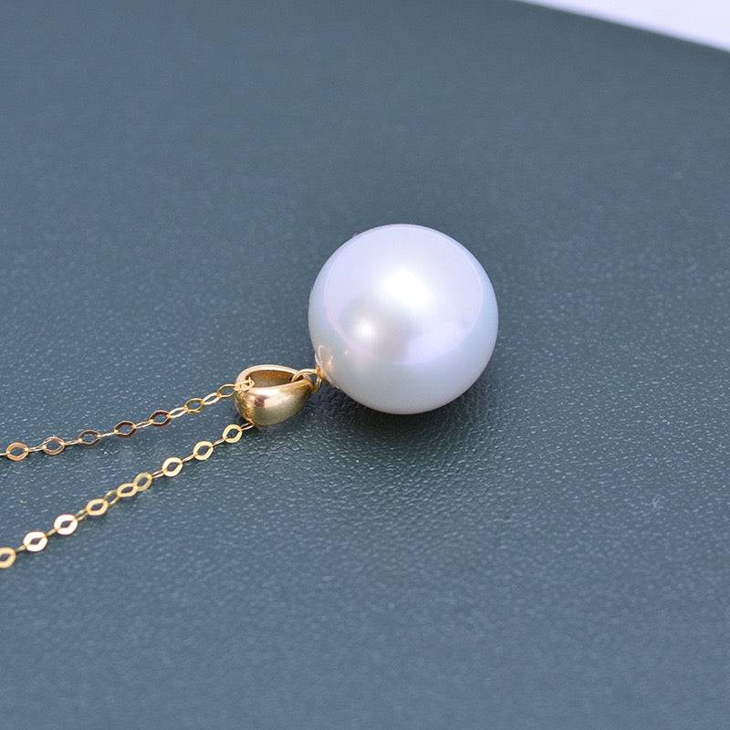 Classic Pearl Pendant Necklace in Silver