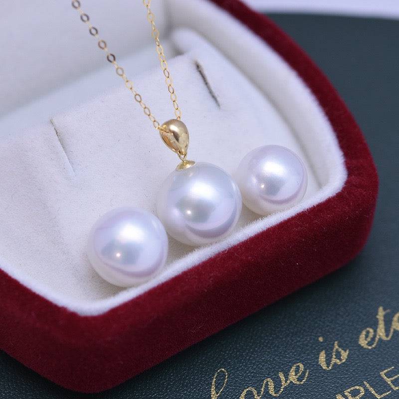 Classic Pearl Pendant Necklace in Silver