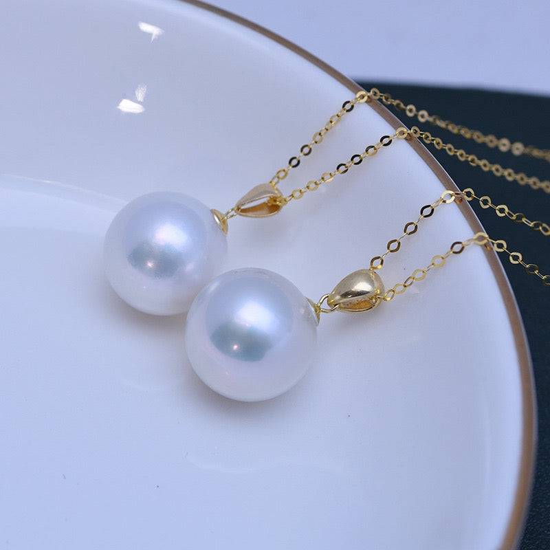 Classic Pearl Pendant Necklace in Silver