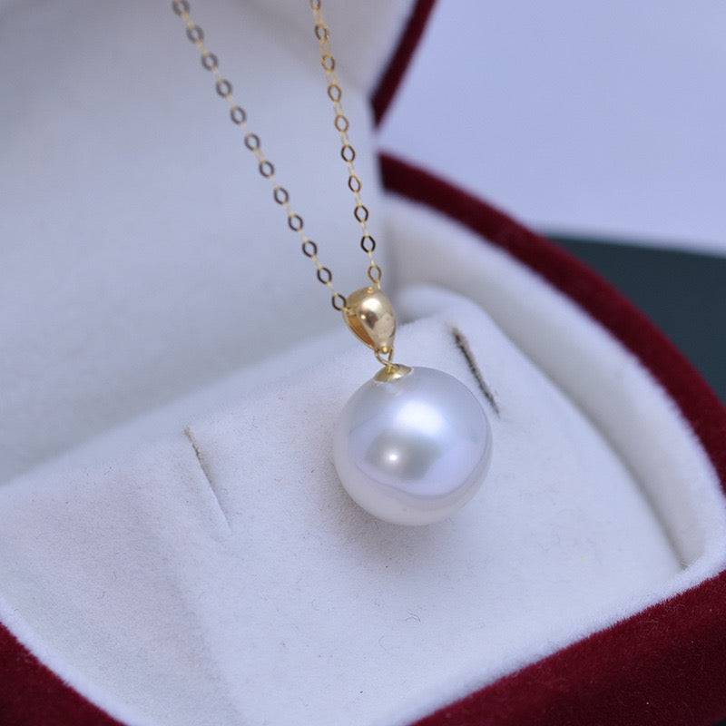 Classic Pearl Pendant Necklace in Silver