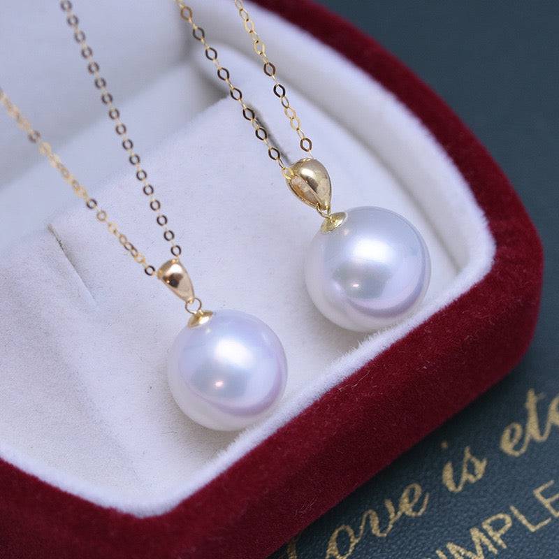 Classic Pearl Pendant Necklace in Silver