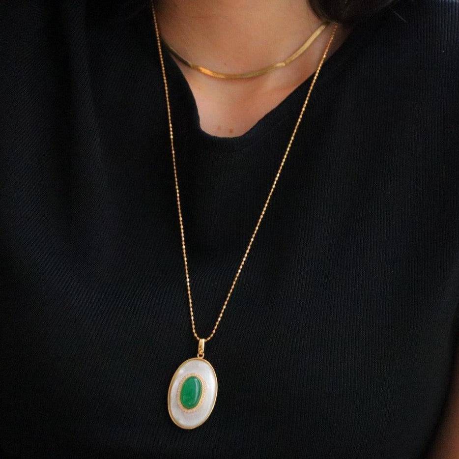 Green Onyx and Mother of Pearls Pendant Necklace