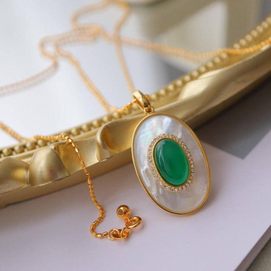 Green Onyx and Mother of Pearls Pendant Necklace