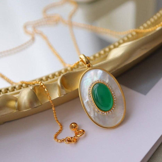 Green Onyx and Mother of Pearls Pendant Necklace