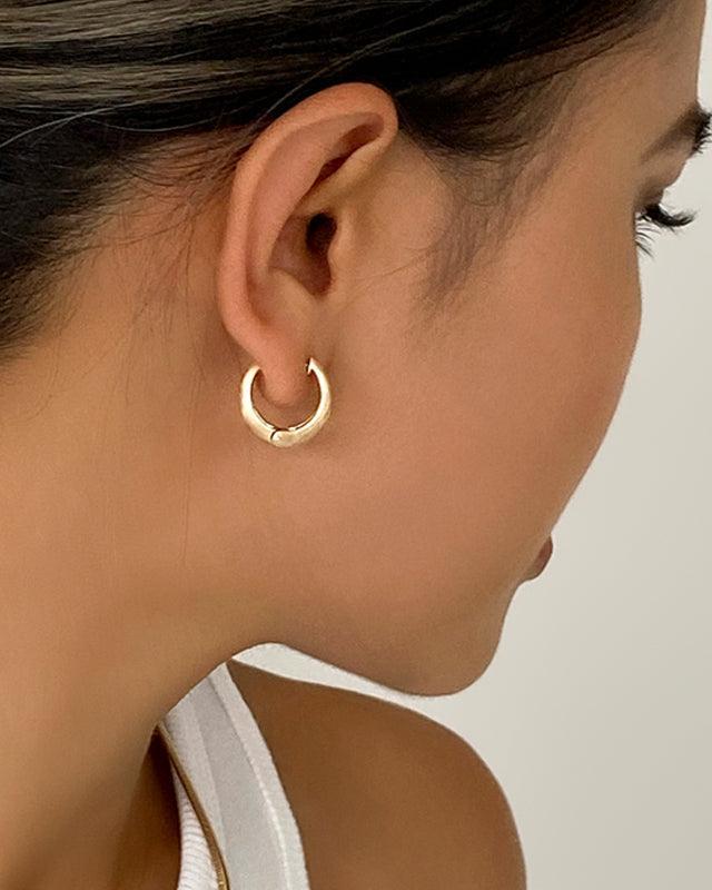 Stylish Hoop Earrings in Classic Design