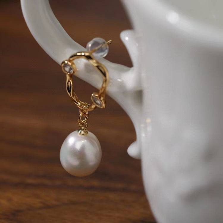 Unique Irregular Pearl Drop Earrings Design