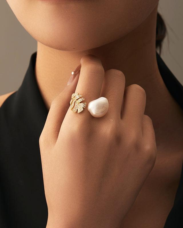 Baroque Pearl Ring in Elegant Design