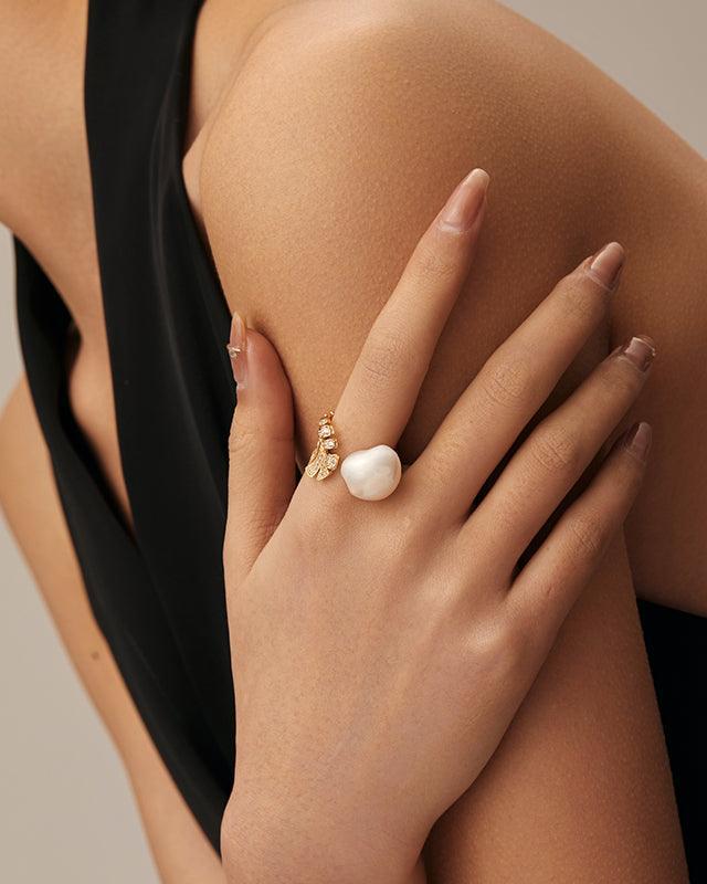 Baroque Pearl Ring in Elegant Design