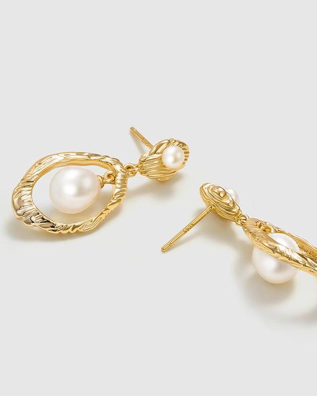 Baroque Pearl Drop Earrings in Timeless Design