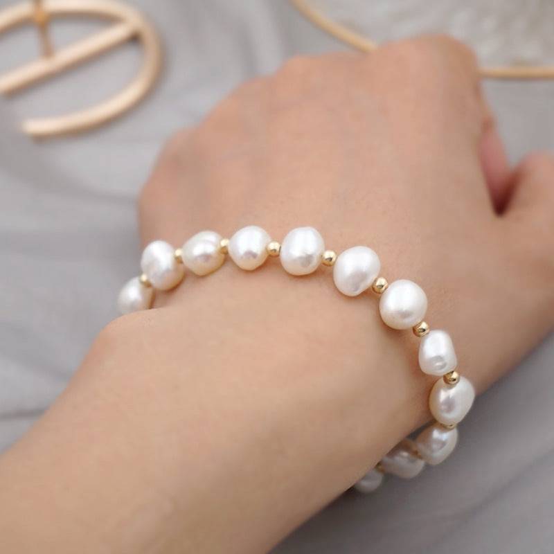 Elegant Pearl Bracelet in Stylish Design